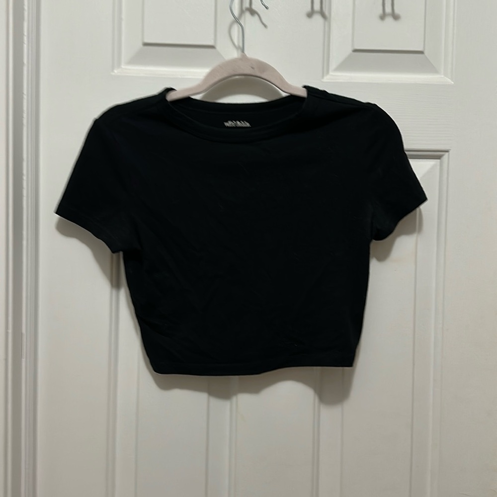 Wild Fable shirt size small. Cropped